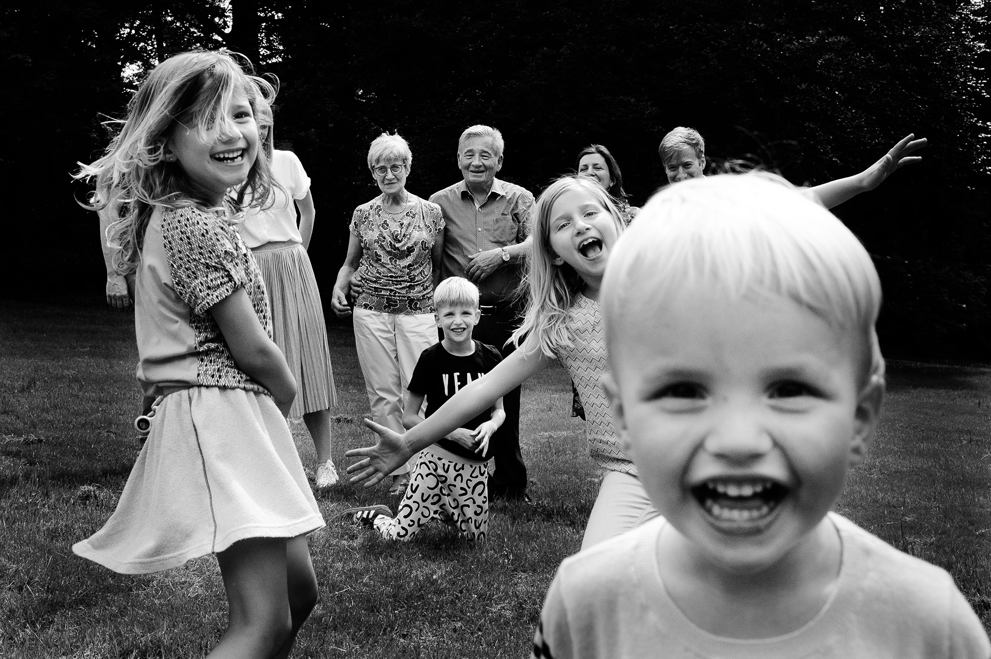 _DSC0096 hele gezin met kleinzoontje voorop