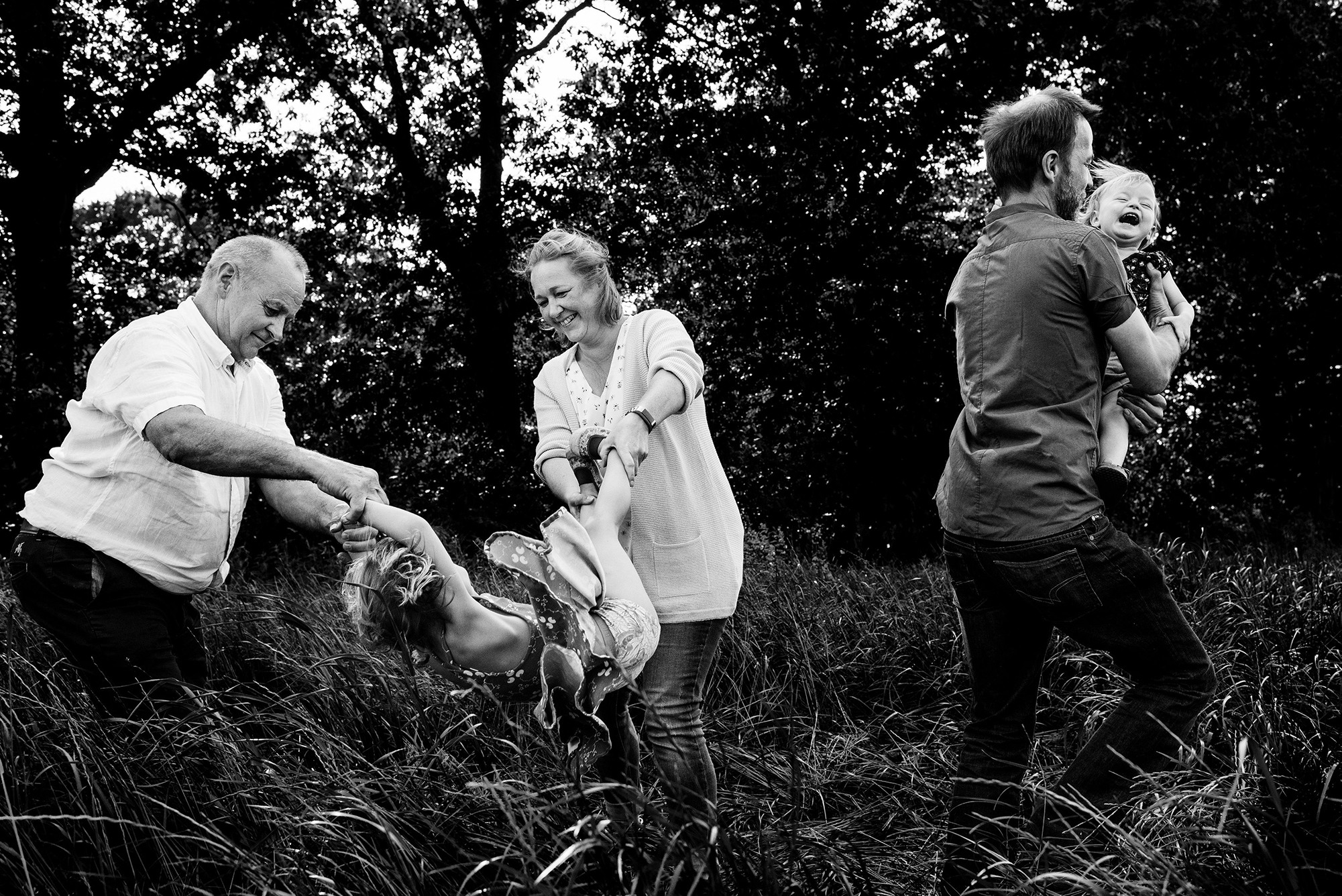 _KM11235 spelende familie